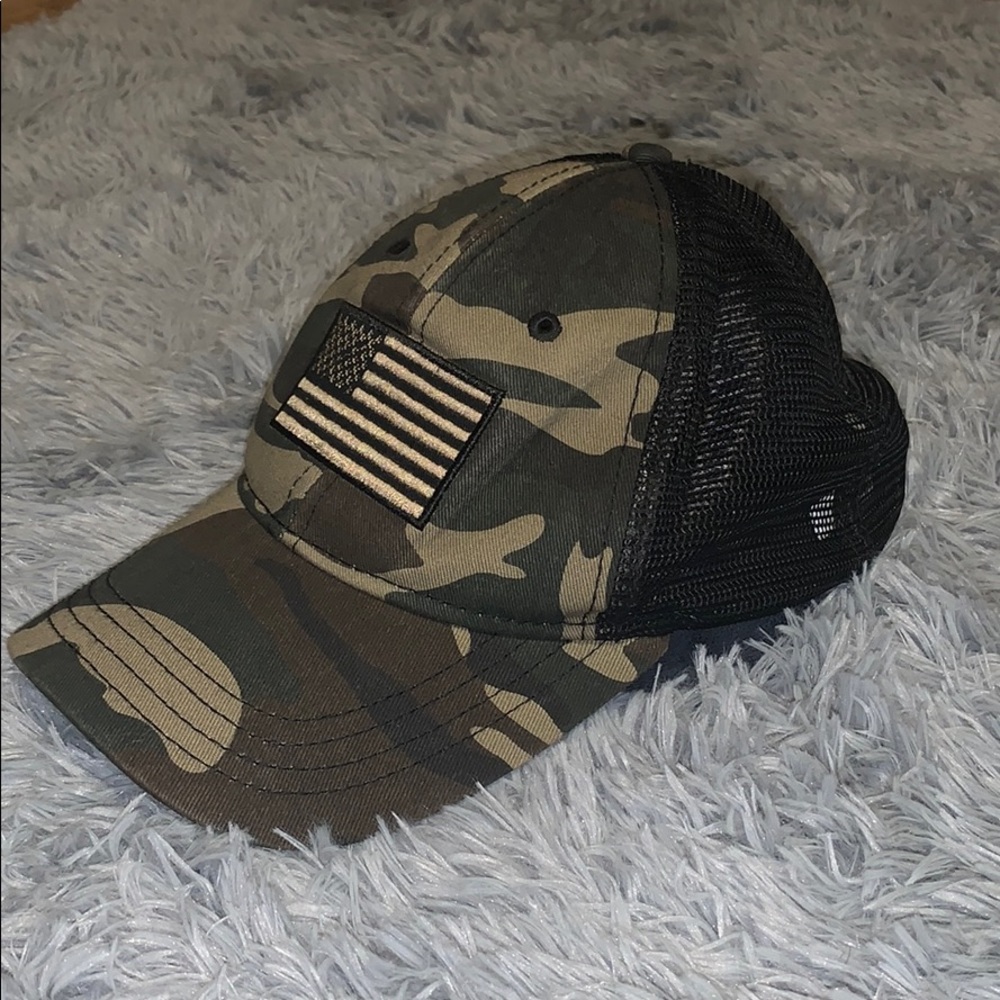 Camouflage USA Flag Hat